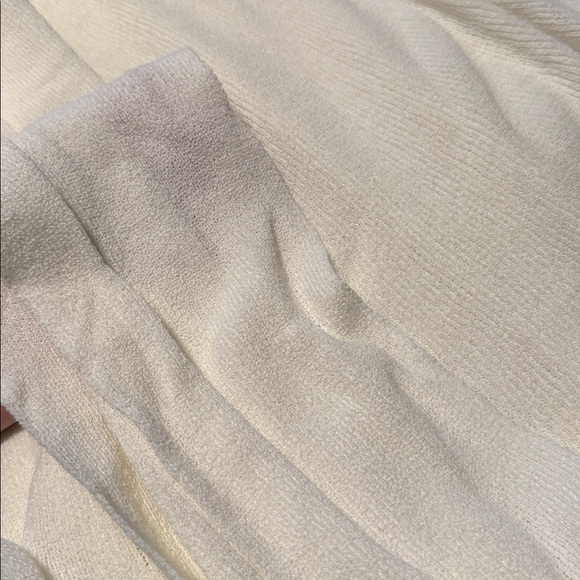 Elegant Cream Halter Top - Picture 4 of 4